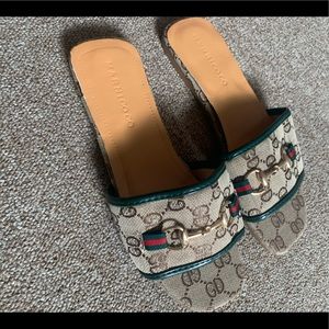 Summer sandals in the style of Gucci - never worn